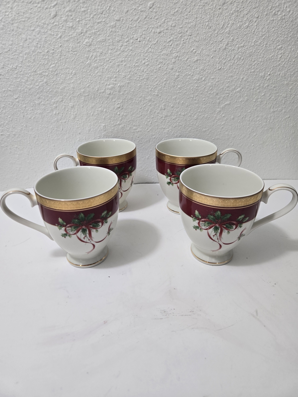 Mikasa Palatial Holly Gold Pattern Teacup Set  (Set of 4)